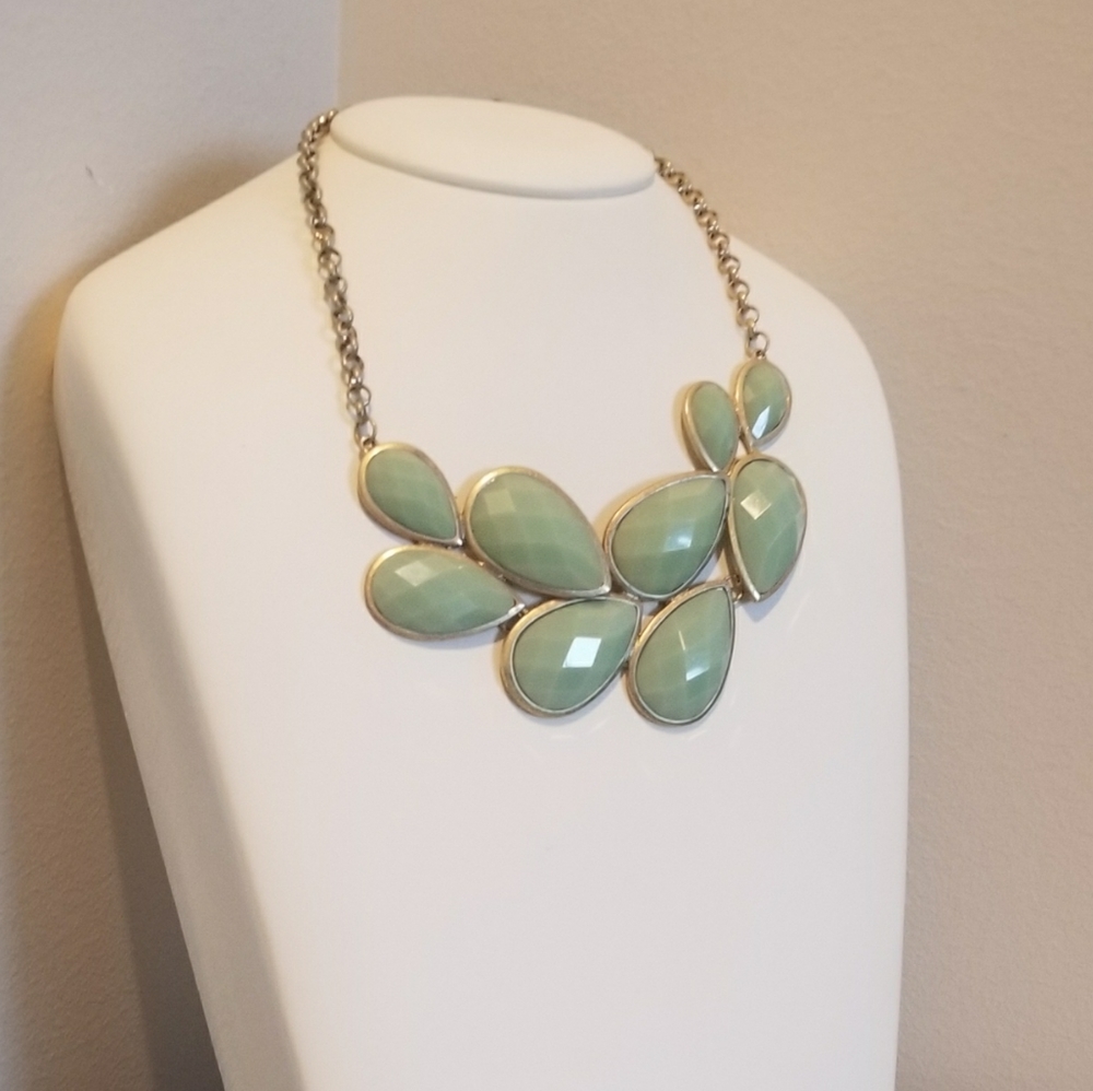 Charming Charlie Mint Green leaf necklace - Picture 4 of 9